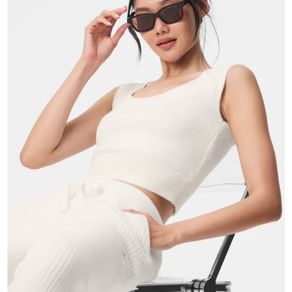 Alo Snuggle up Sweater Short Sleeve Size Small Ivory body skimming crop fit